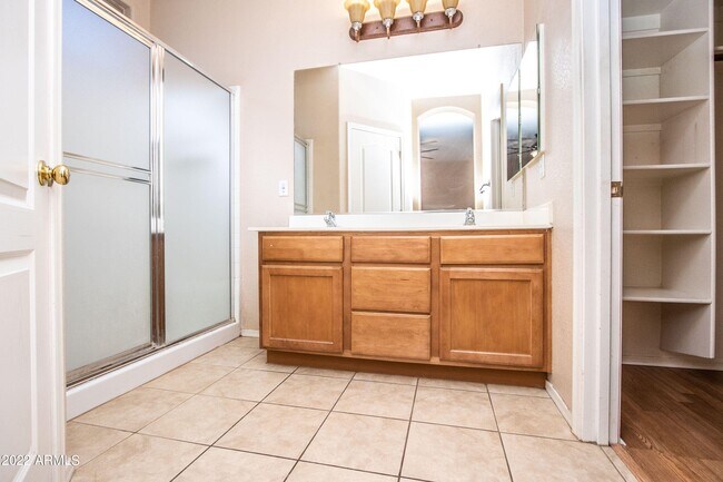 Building Photo - 44629 W Santa Fe St