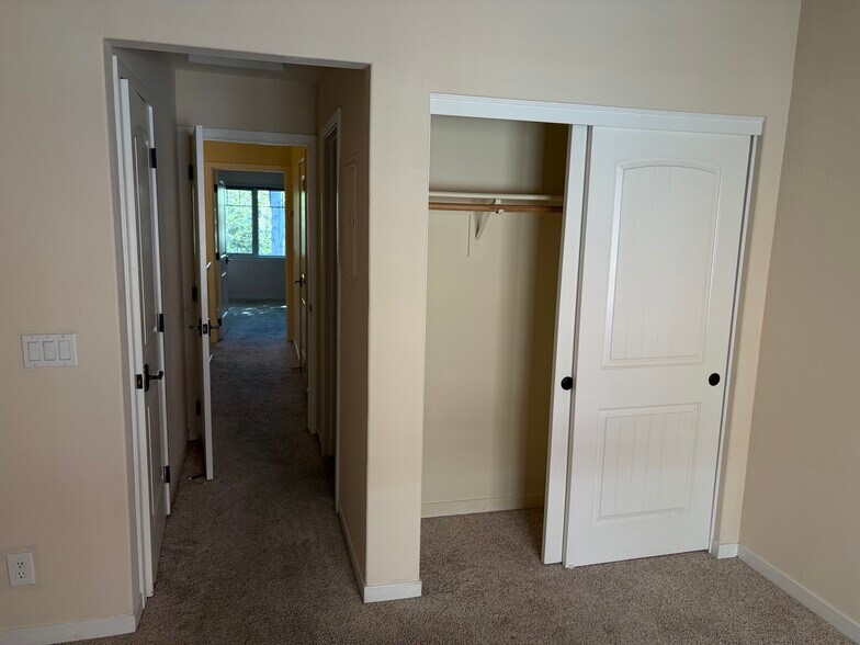 Building Photo - 345 Kellogg Way