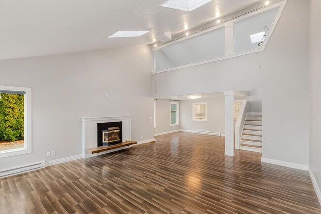 Building Photo - Wonderful 3BD Finn Hill Home in Kirkland with Garage!