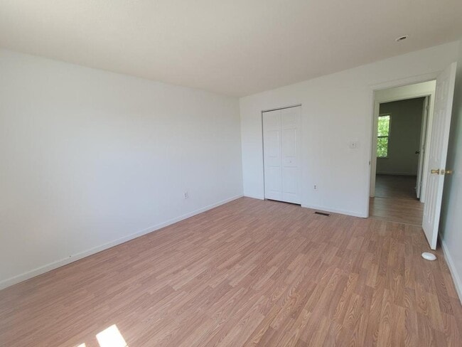 Building Photo - 101 Hemlock Ct