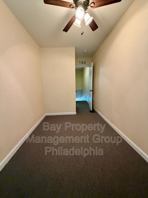 Building Photo - 1668 E Walnut Ln