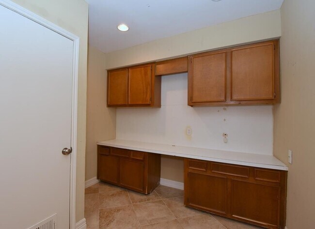 Building Photo - 10402 Chatterton Dr