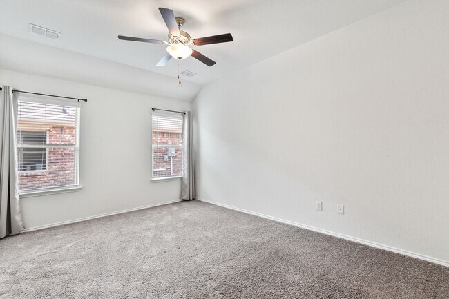 Building Photo - Great 4 Bdrm 2 Bath Home in Aubrey Tx