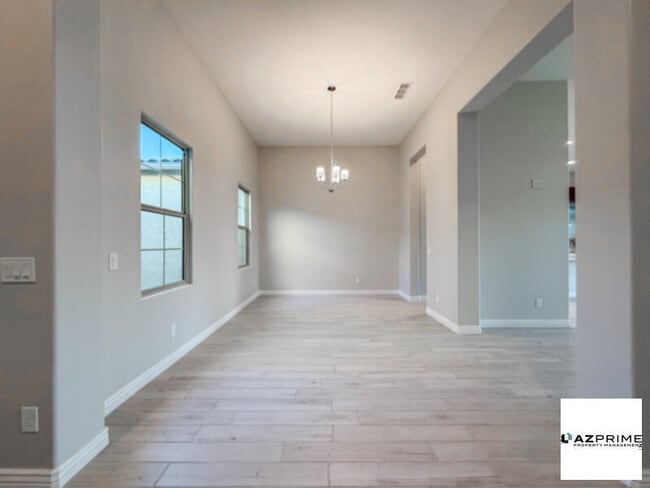 Building Photo - Expansive 6/5.5 Queen Creek House - Luxury...