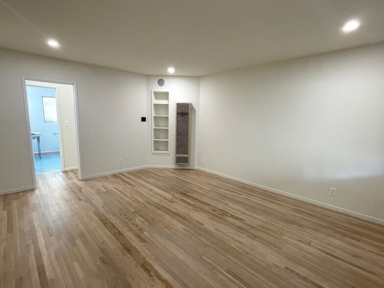 Building Photo - 1406 S Saltair Ave