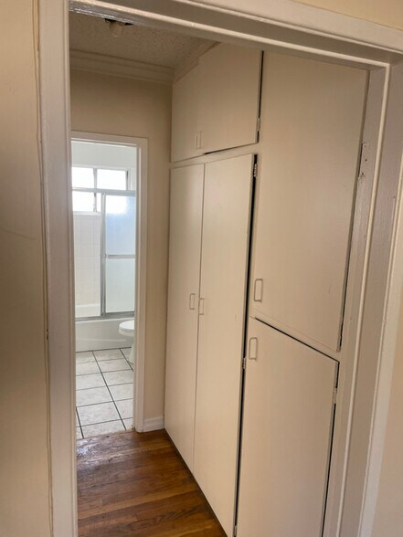 Building Photo - 5853 Virginia Ave