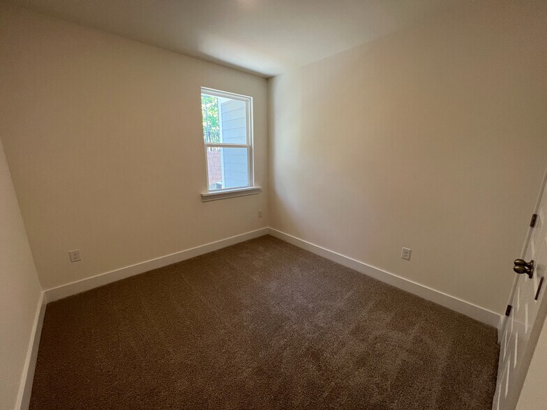 Building Photo - Room in Townhome on Clark Creek Ln