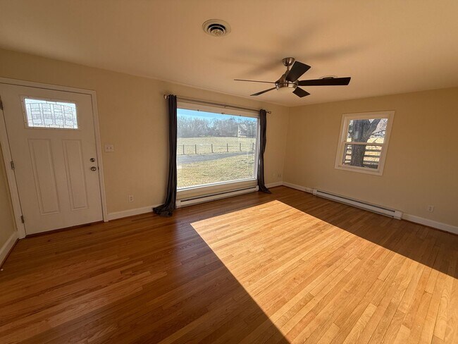 Building Photo - 300 Monticello Ln