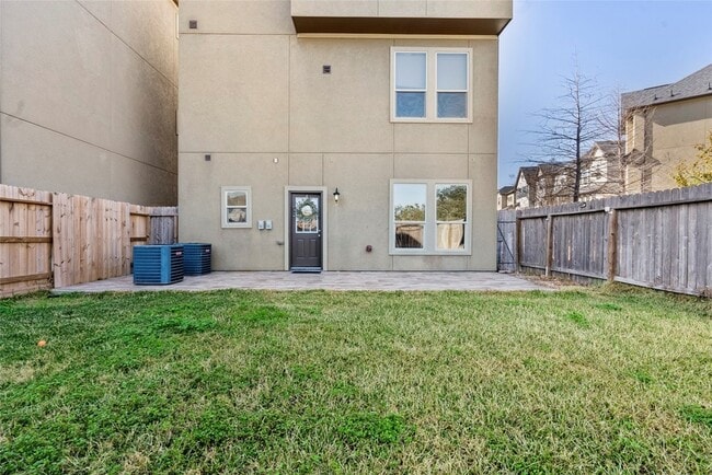 Building Photo - 10218 Spring Shadows Park Cir