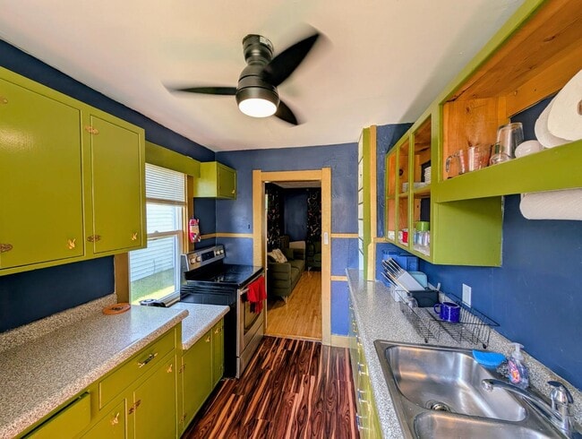 Building Photo - 772 Hillview Ave