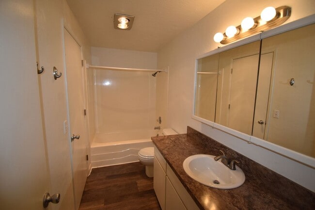 Building Photo - Modern home tucked away in the adorable little town of Brownsville.