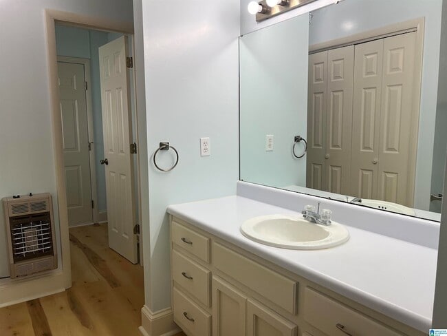 Building Photo - 605 North St E