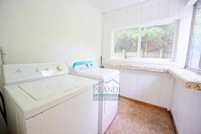 Building Photo - 2309 Fifth Ave