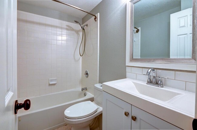 Building Photo - 1619 Merritt Dr
