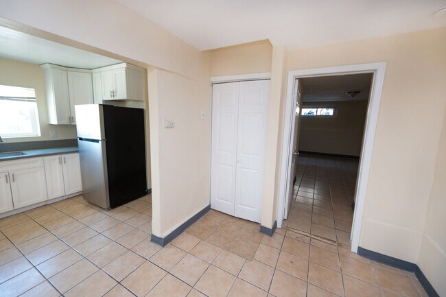 Building Photo - 5448 Encina Dr