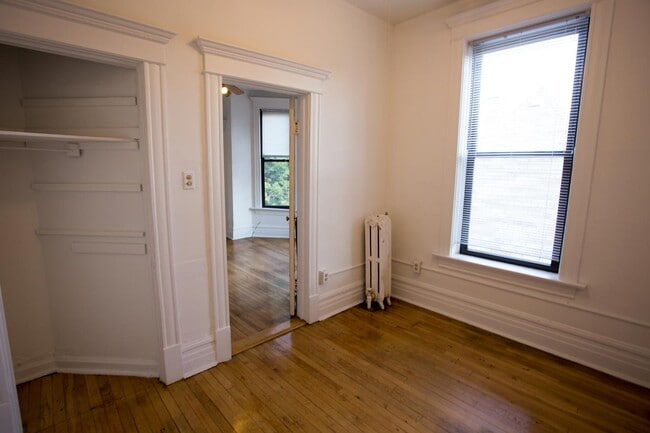 Interior Photo - 5401-5403 S. Woodlawn Avenue