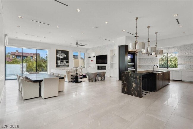 Building Photo - 20 Pebble Hills Ct