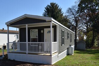 Building Photo - Move-In Ready Mobile Home with Upgrades!