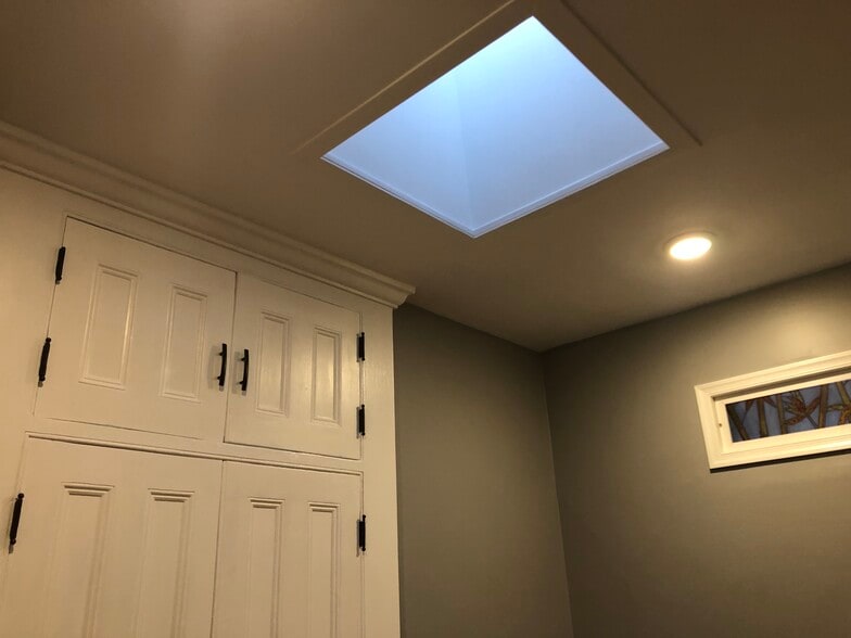 Interior bedroom with skylight. - 35 Charles St