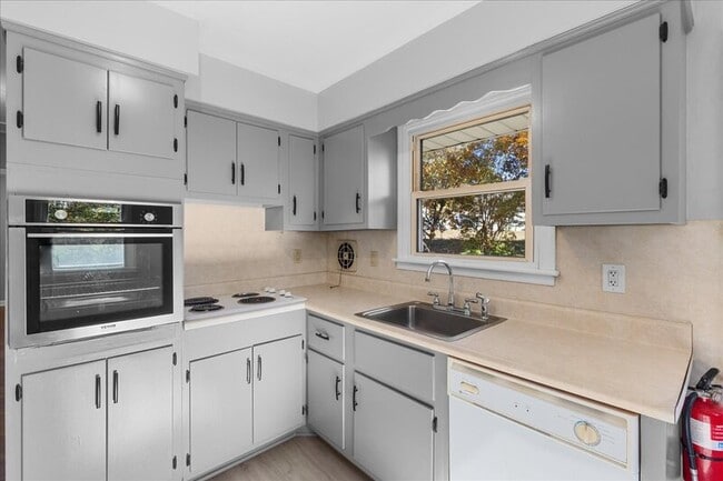 Building Photo - 128 E Military Dr