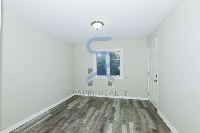 Building Photo - Your Dixie Hills  All-Electric 2BR/1BA Hideaway