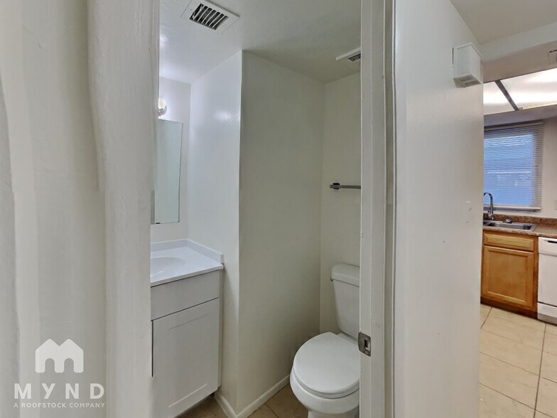 Building Photo - 5924 N 83rd St