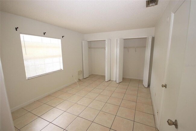 Building Photo - 3249 Bloomingdale Villas Ct