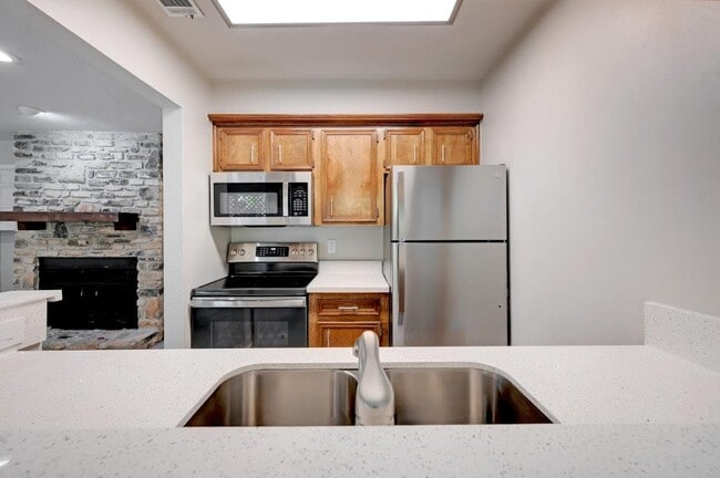 Building Photo - 10 Cypress Fairway Village