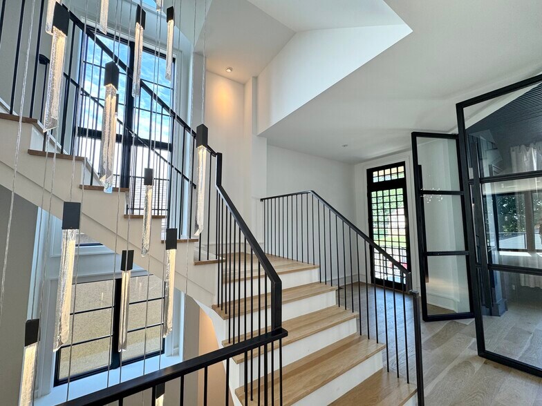 Building Photo - 2109 Belleview Ave