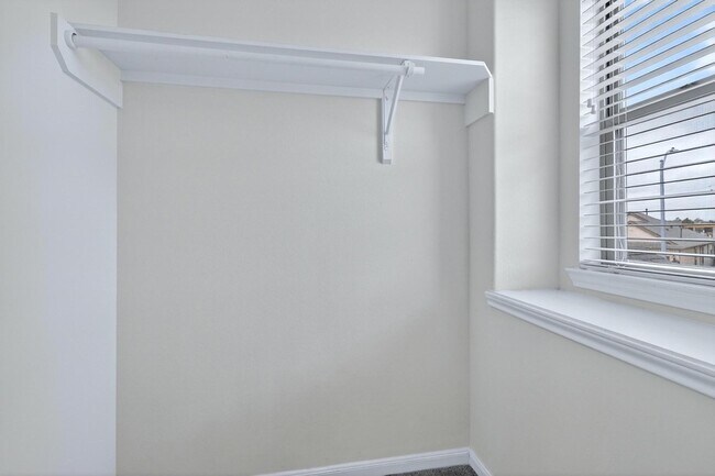 Building Photo - 3322 Nila Crk Dr