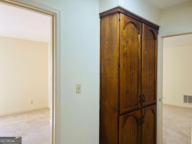 Building Photo - 207 Harwell Ave