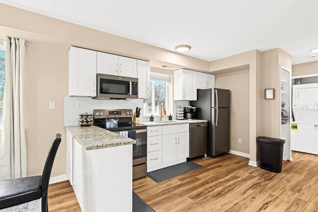 Building Photo - 18355 Mesle St