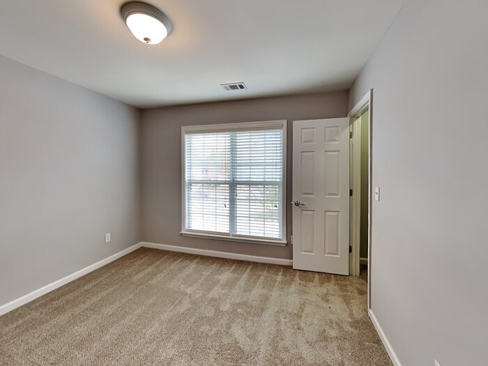 Building Photo - 755 Earlham Dr
