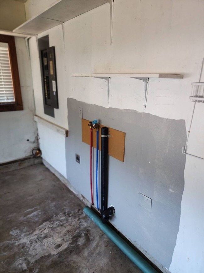 Building Photo - Wonderful 3 -bedroom with Garage