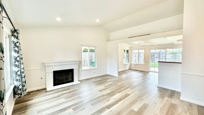 Building Photo - Charming, Single-Story Home, Spacious Backyard, Minutes to Everything, in Whelan Ranch Community ...