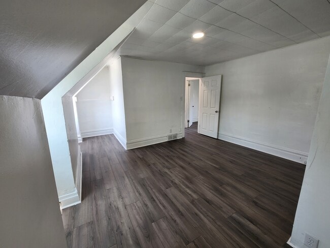Building Photo - 446 Airbrake Ave