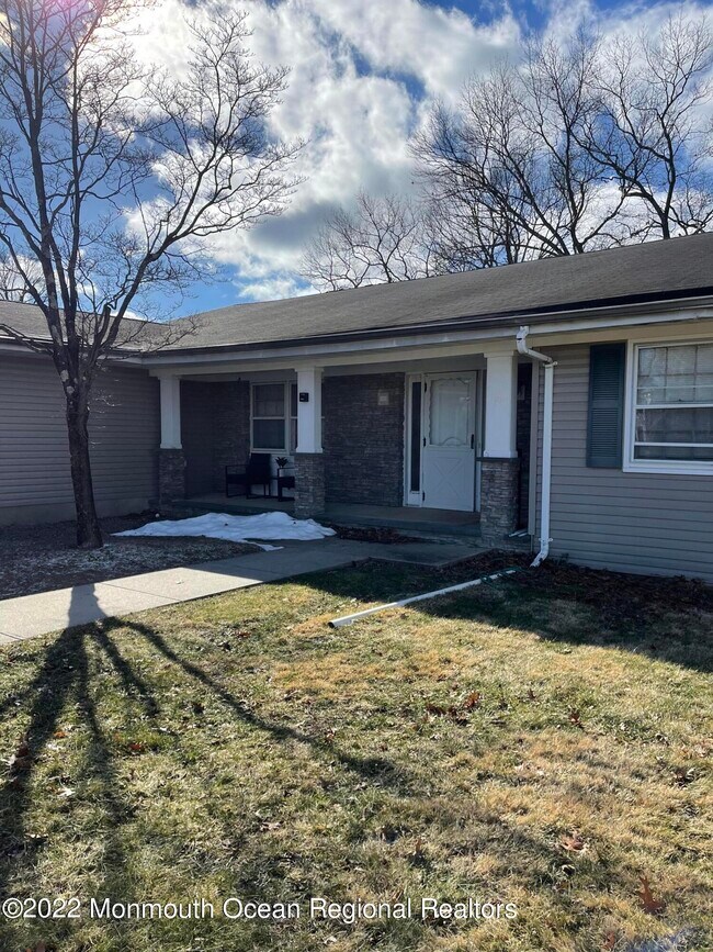 Building Photo - 3 Windsor Dr