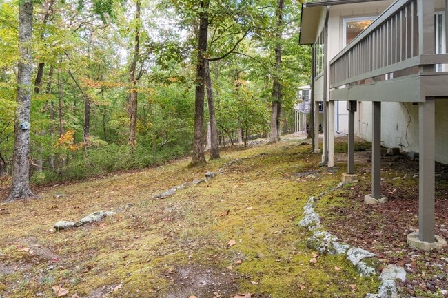 Building Photo - 2 Bedroom, 2 Bath Home on a wooded lot in ...