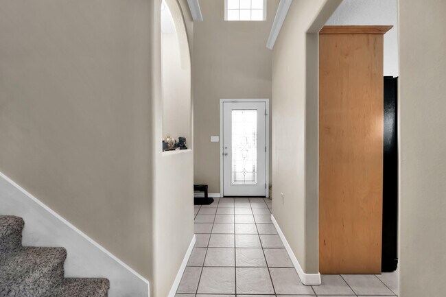 Building Photo - 1916 Kadima Cir