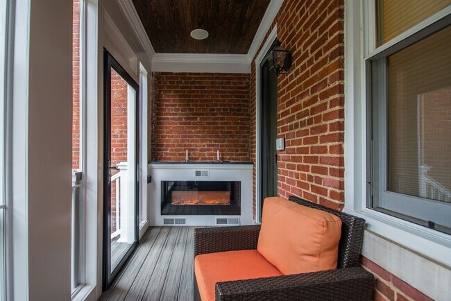 Building Photo - Renovated Contemporary - Available FURNISHED or unfurnished RENTAL