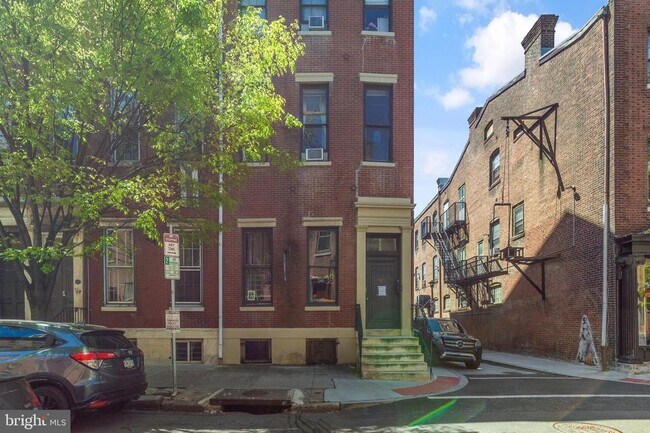 Building Photo - 916 Pine St