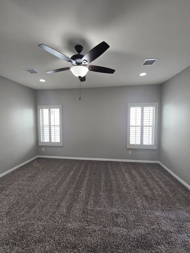 Building Photo - LUXURIOUS EASTSIDE HOME FOR RENT