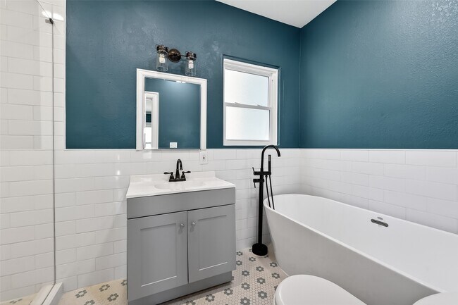 Building Photo - 3410 Austin St