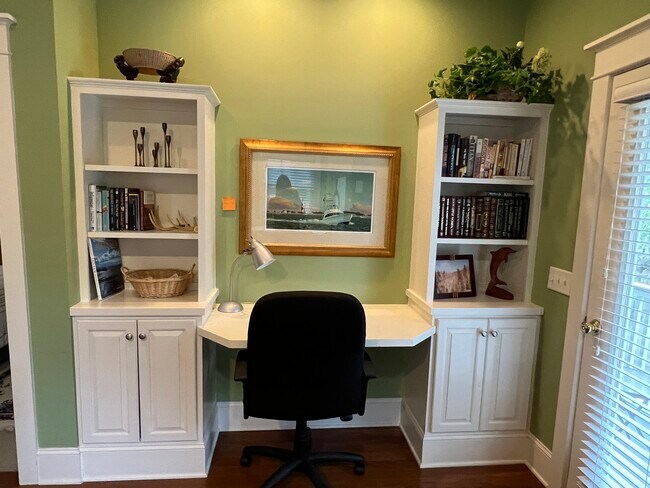Apartment Study room - 39 Park Sq N