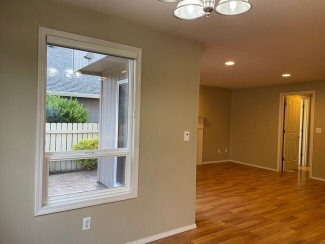 Building Photo - ? Beautifully Updated Home in a Peaceful, Highly Desirable Fisher’s Landing Community ?