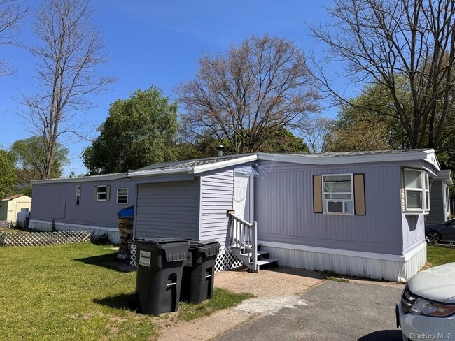 Building Photo - 23 Daisy Dr