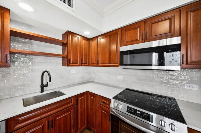 Building Photo - 19 E 1st St