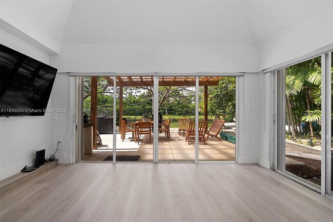 Building Photo - 5845 SW 88th St