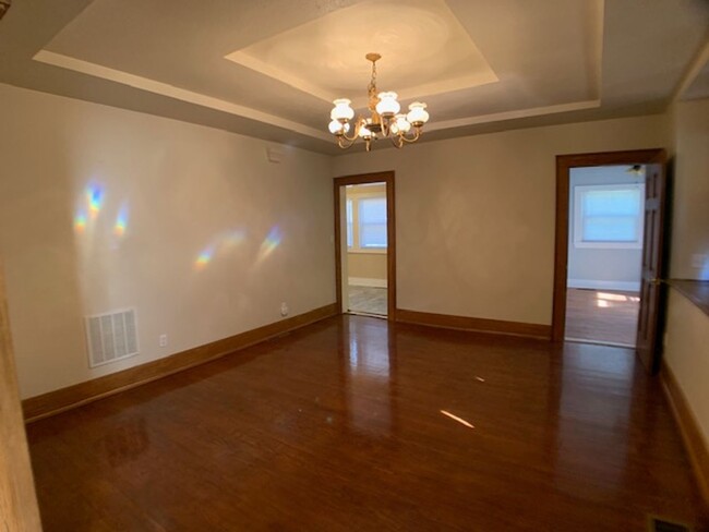 Building Photo - Move -in Special: Historical 4 Bedroom Nea...