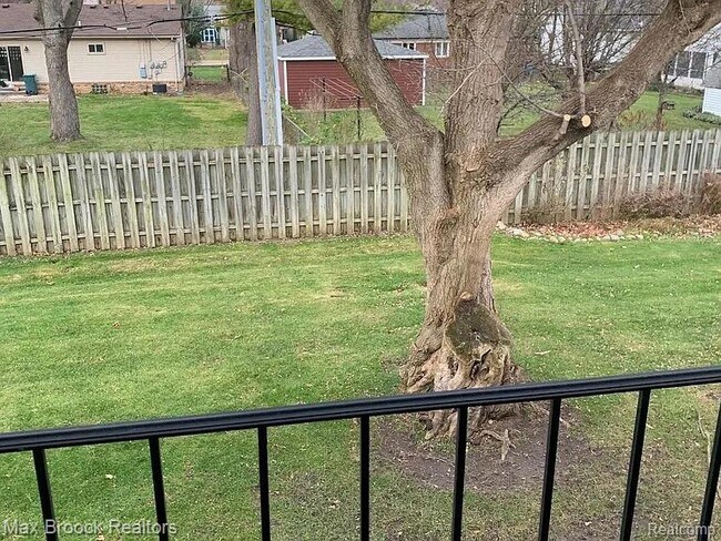 Building Photo - 42556 Plymouth Hollow Dr